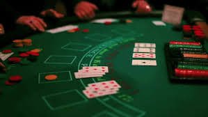 Dream Gaming live-dealer table interface on nanastoto resmi showing multiple camera angles and dealer